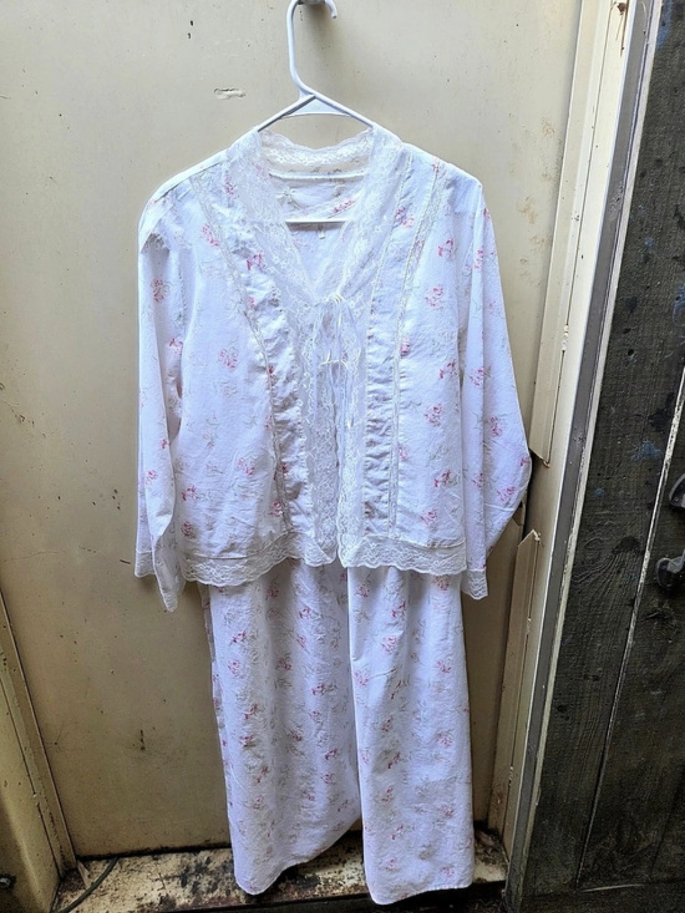 2X Floral Pajama Set in White & Pink Like New